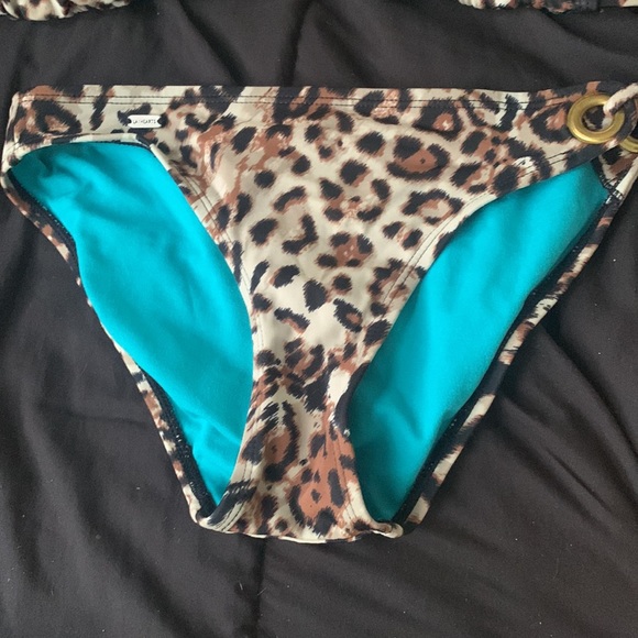 Cheetah swimsuit size medium for 20$ - Picture 2 of 4